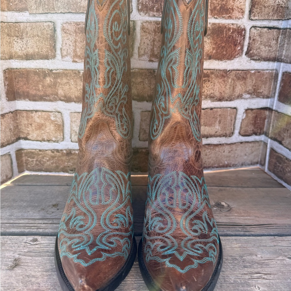 Brown and teal
Old Gringo 9 - Picture 3 of 8